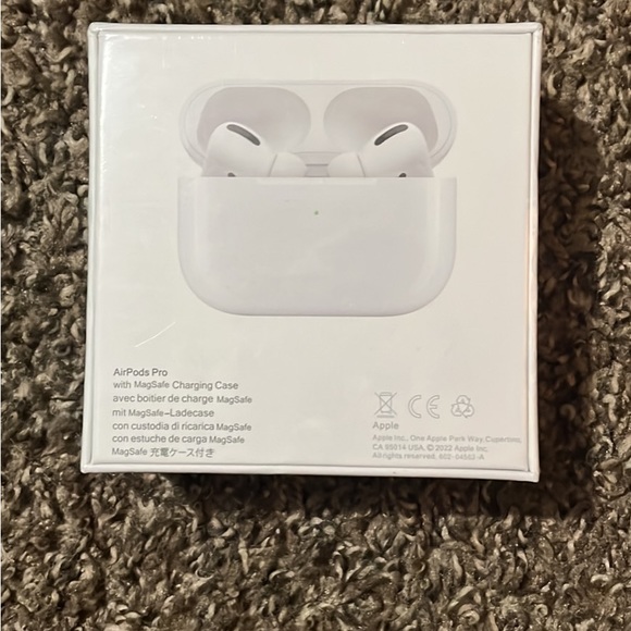 AirPod pros - Picture 4 of 7